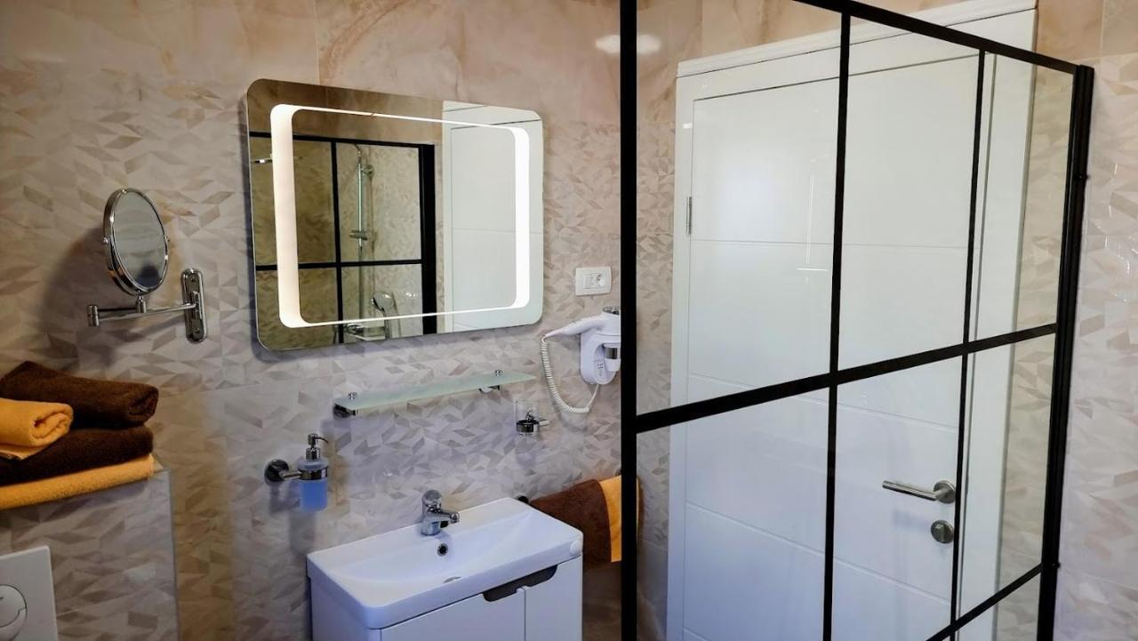 Dorijini Dvori Bed & Breakfast Baska Voda Exterior photo