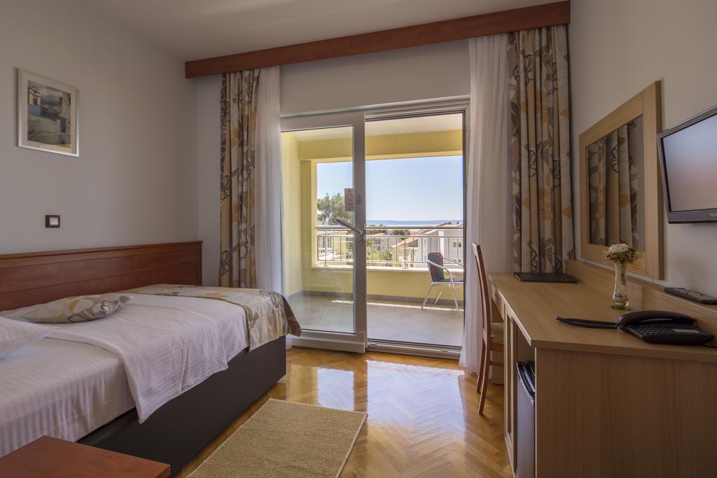 Dorijini Dvori Bed & Breakfast Baska Voda Exterior photo