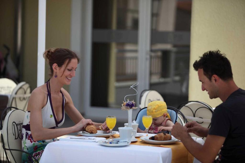Dorijini Dvori Bed & Breakfast Baska Voda Exterior photo