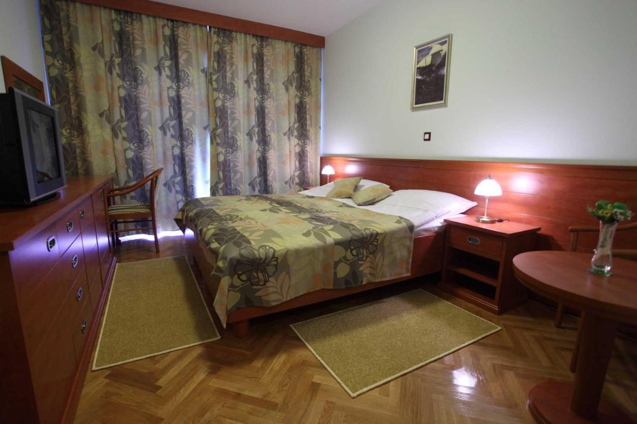 Dorijini Dvori Bed & Breakfast Baska Voda Exterior photo